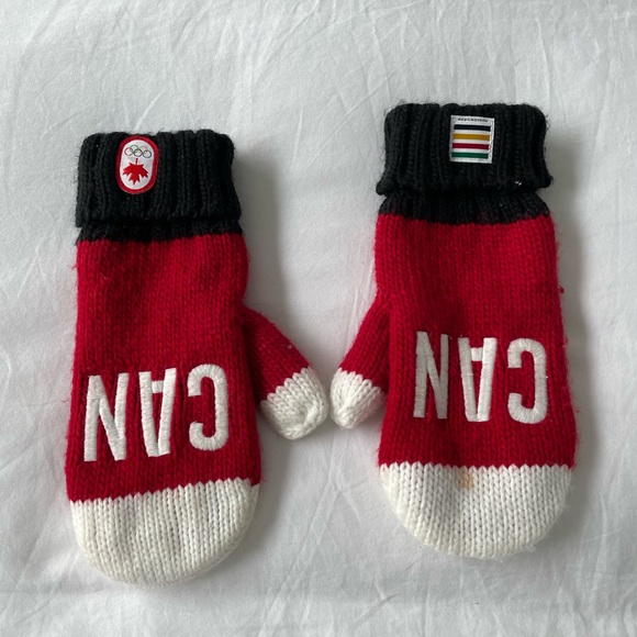 Mittens - Picture 1 of 2